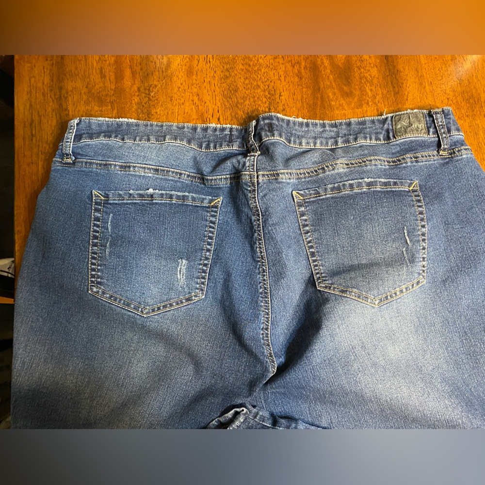 Love indigo lightly distressed, embellished, capris, size 24 plus - Picture 6 of 15